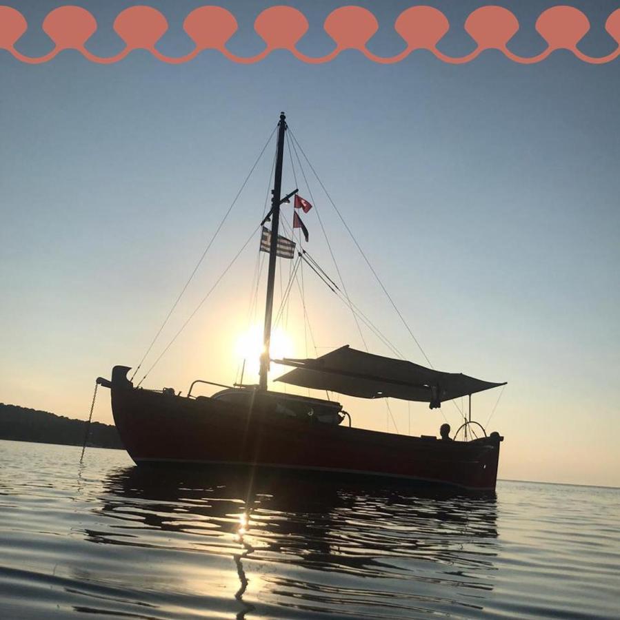 Yayaki Spetses Hotel Buitenkant foto